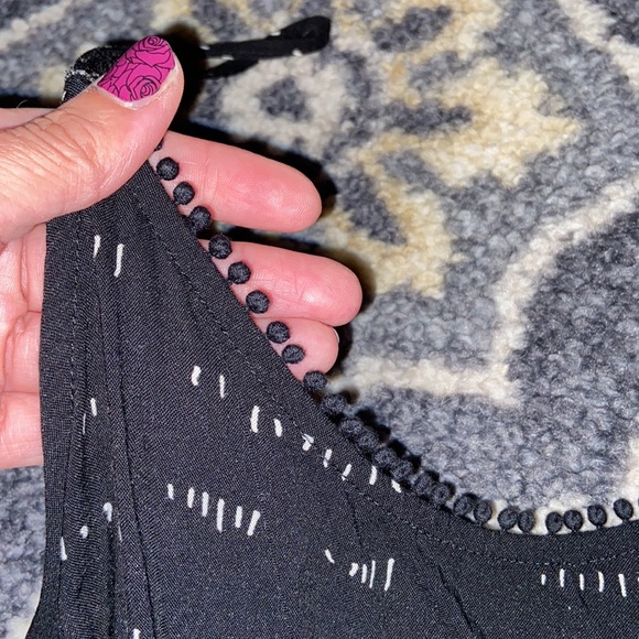 Black romper / white pattern romper - Picture 6 of 8